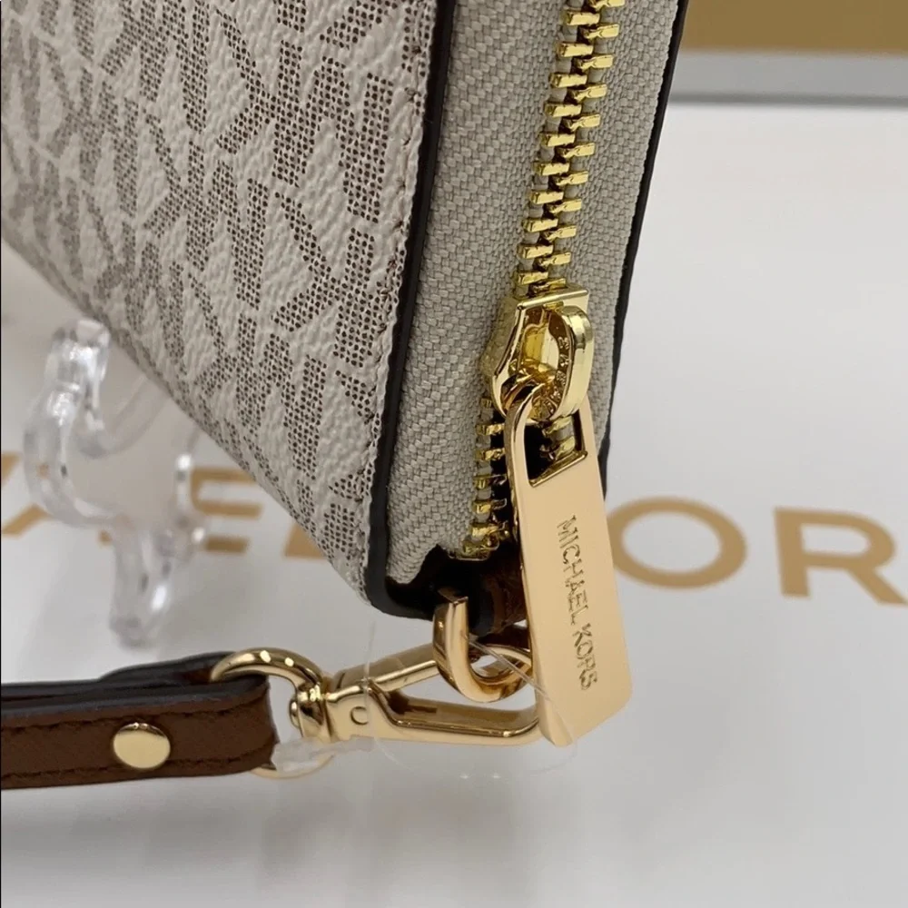 MICHAEL KORS Jet Set Travel Continental Zip Wallet - Picture 6 of 12